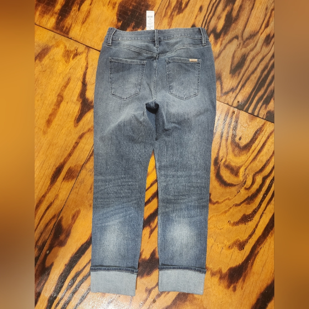 NWT White House Black Market Everyday Soft Crop Embellished Jean 6P - Picture 3 of 7